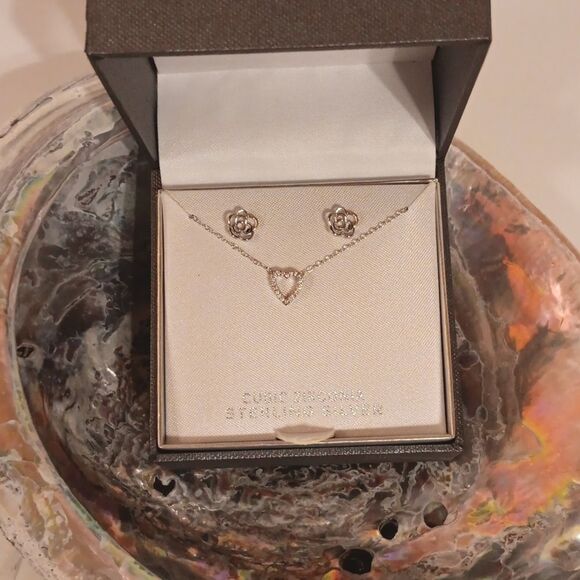 NIB Primrose Earring and Necklace Set - Picture 1 of 7